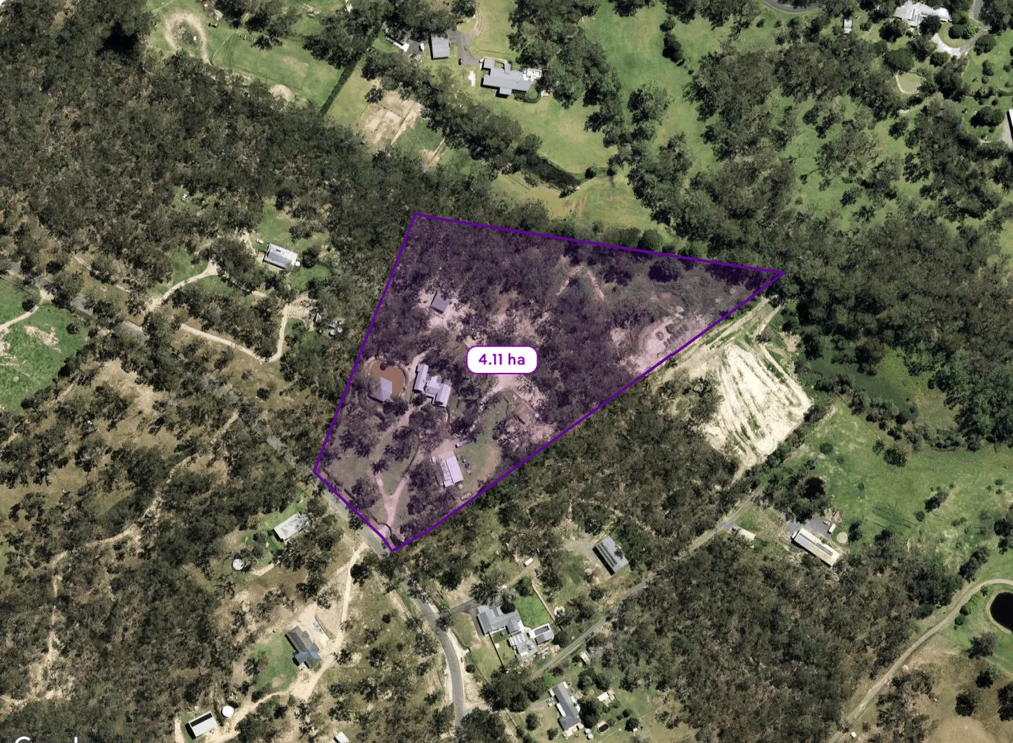 Satellite view of 302 Old East Kurrajong Road with the triangular lot boundary outlined
