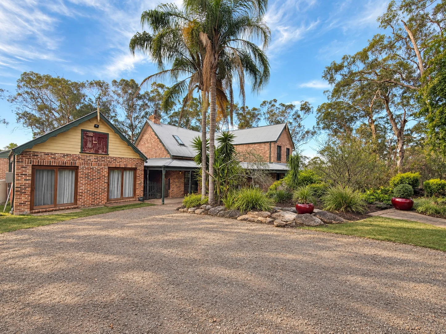 Main residence at 302 Old East Kurrajong Road, East Kurrajong, with circular gravel driveway and established gardens